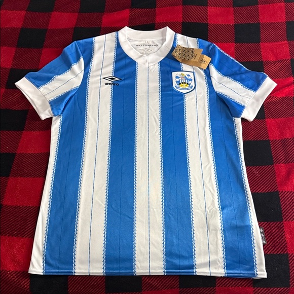 Umbro Other - Huddersfield Town 🏴󠁧󠁢󠁥󠁮󠁧󠁿 2024-25 Umbro Home League One Jersey